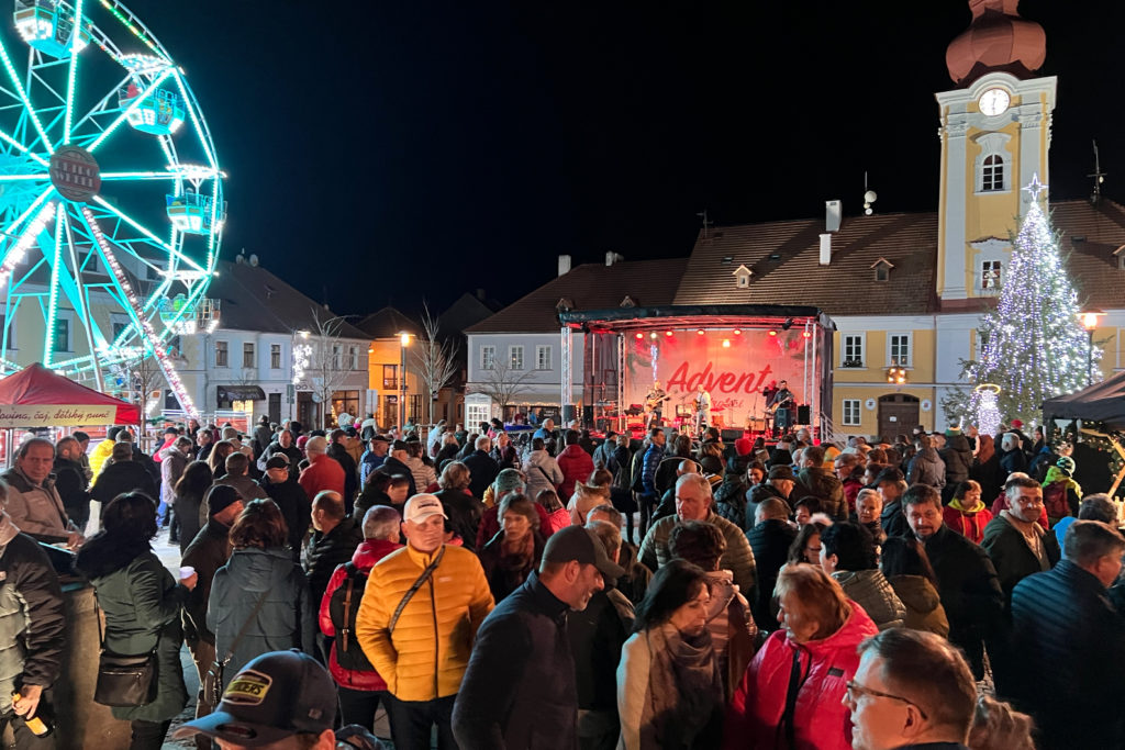 PŮJČÉVNA PODIUM